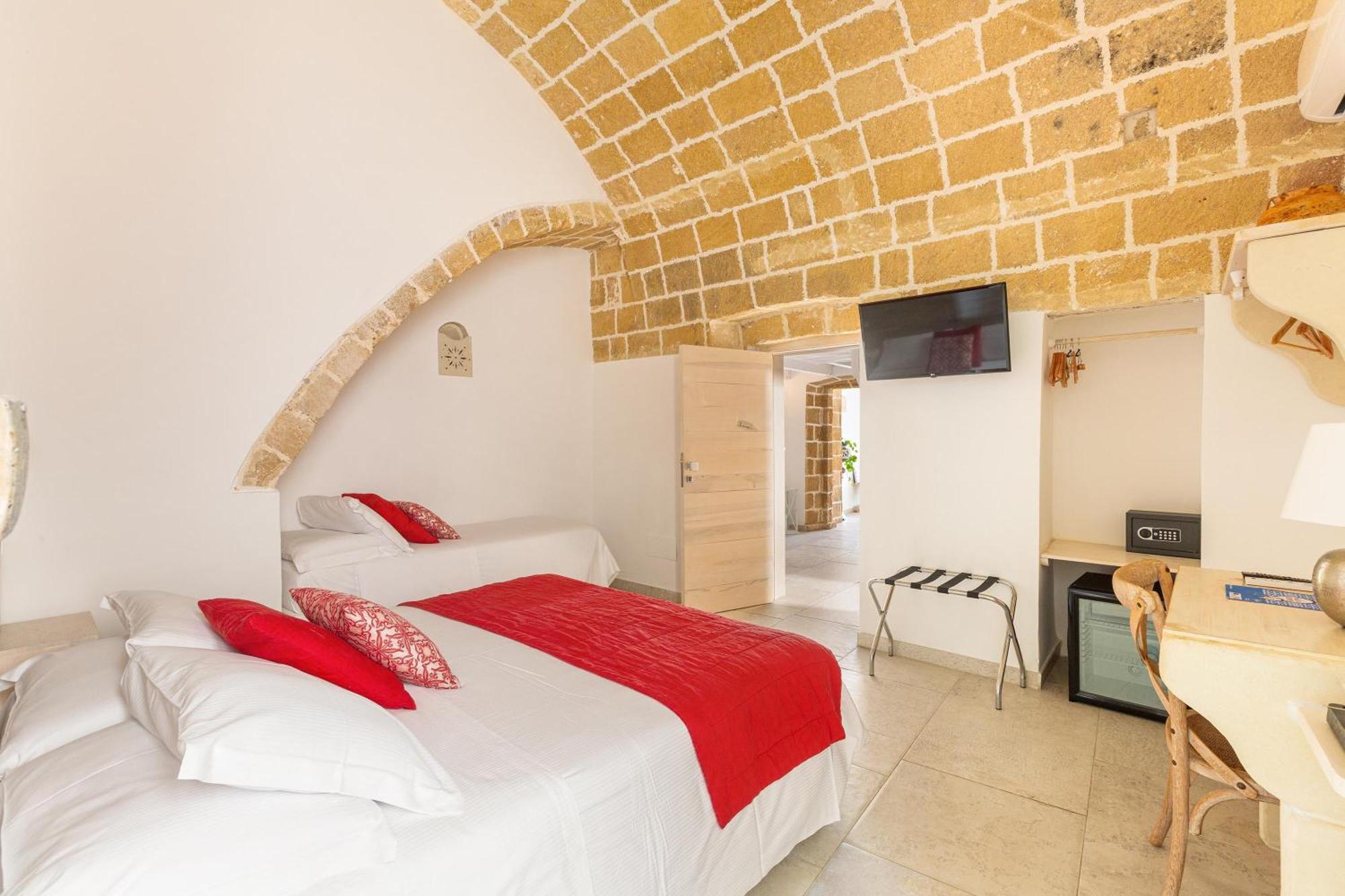 Clara Domus Bed & Breakfast Gallipoli Bagian luar foto
